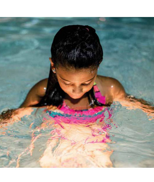 niños diversión piscina agua relajarse feliz chile